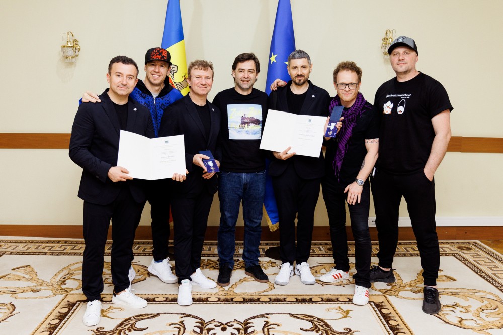 FOTO // Nicu Popescu a conferit formației Zdob și Zdub și Fraților Advahov distincția „Meritul diplomatic”
